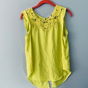 Lime Green Top PERFECT FOR SPRING size S